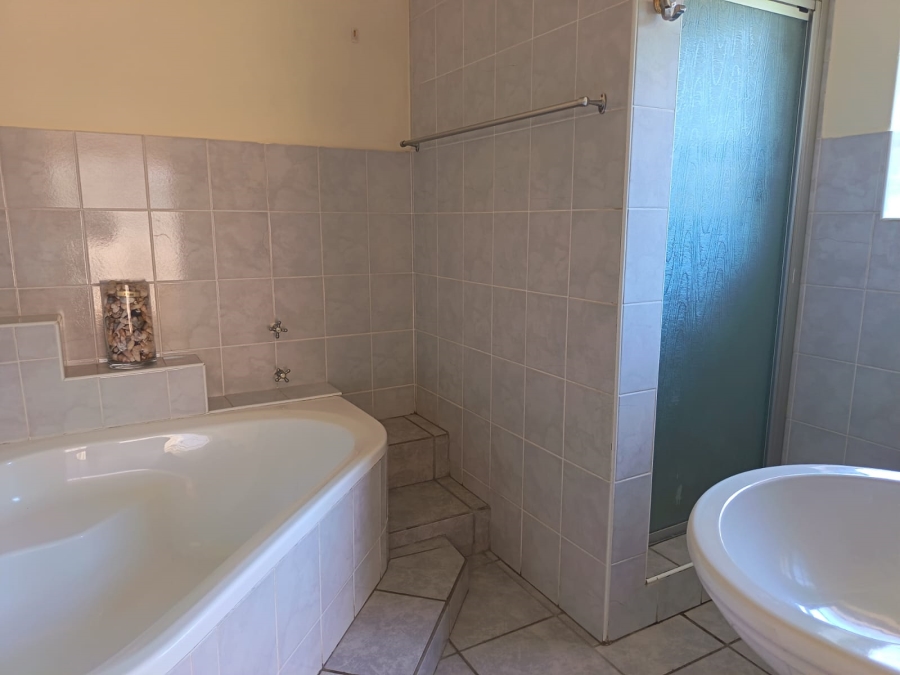 To Let 2 Bedroom Property for Rent in Wavecrest Eastern Cape